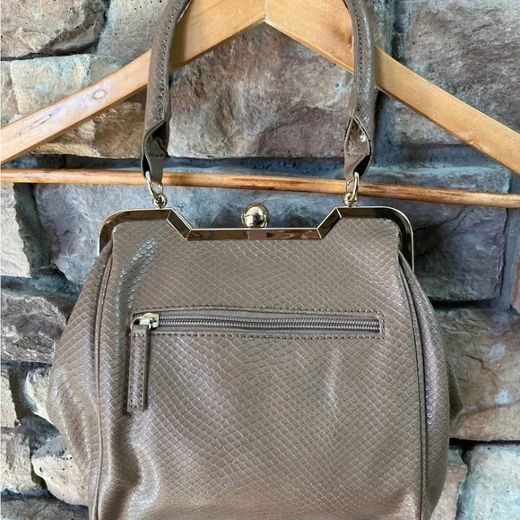 Lulu Guinness Kiss Lock Closure Handbag - Picture 6 of 9